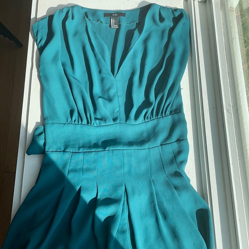 Forever 21 dress 🚨 - Picture 1 of 6
